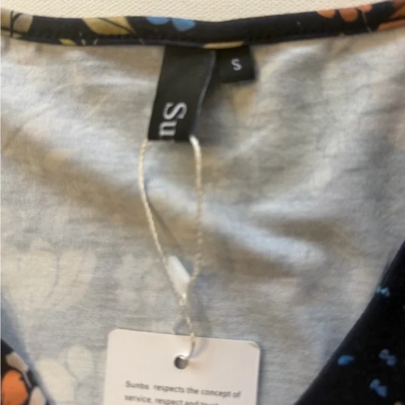 NWT SUNBS Graphic Shirts for Women V Neck Blouses Casual Soft Women Long Sleeve - Picture 7 of 7